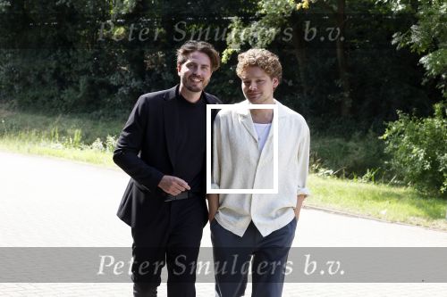 Barneveld 23 augustus 2023
Dorian Bindels en Soy Kroon gaan de mannelijke hoofdrollen spelen in 40-45 de Musical die door Studio 100 geproduceerd wordt . De voorstelling gaast spelen in de midden Nederland hallen.