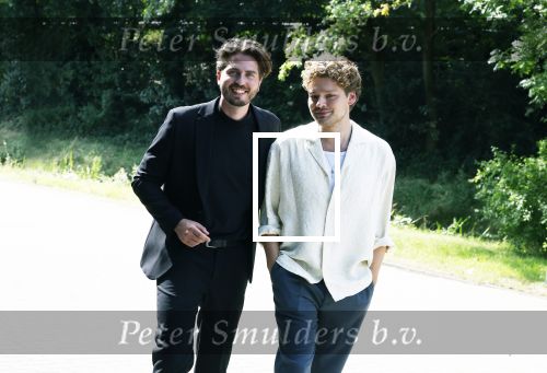 Barneveld 23 augustus 2023
Dorian Bindels en Soy Kroon gaan de mannelijke hoofdrollen spelen in 40-45 de Musical die door Studio 100 geproduceerd wordt . De voorstelling gaast spelen in de midden Nederland hallen.