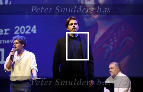 Barneveld 23 augustus 2023
Dorian Bindels en Soy Kroon gaan de mannelijke hoofdrollen spelen in 40-45 de Musical die door Studio 100 geproduceerd wordt . De vrouwelijke hoofdrollen worden vertolkt door Niniane Everaert en Gaia Aikman .De voorstelling gaat spelen in de midden Nederland hallen. Gert Verhulst is de bedenker. Renze Klamer presenteert het .