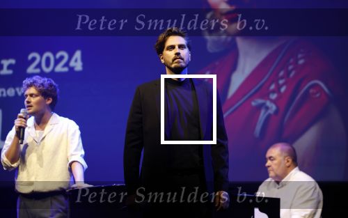 Barneveld 23 augustus 2023
Dorian Bindels en Soy Kroon gaan de mannelijke hoofdrollen spelen in 40-45 de Musical die door Studio 100 geproduceerd wordt . De vrouwelijke hoofdrollen worden vertolkt door Niniane Everaert en Gaia Aikman .De voorstelling gaat spelen in de midden Nederland hallen. Gert Verhulst is de bedenker. Renze Klamer presenteert het .