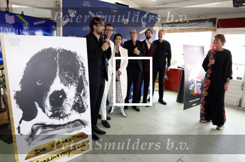 Scheveningen 26 september 2023
de familie Chabot , Bart Chabot Yolanda Chabot  Splinter Chabot  Maurits  Chabot Sebastiaan  Chabot en Storm Chabot bij presentatie boekenweek geschenk wat ze als familie hebben geschreven.