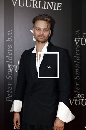 Amsterdam 11 september 2023
Premiere de Vuurlinie in Thuschinski Amsterdam .  Tim Olivier Somer met zijn vrouw