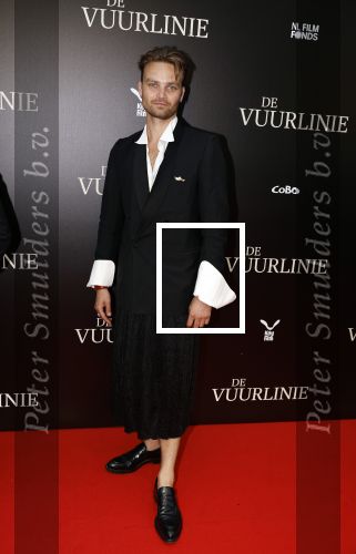Amsterdam 11 september 2023
Premiere de Vuurlinie in Thuschinski Amsterdam .  Tim Olivier Somer met zijn vrouw