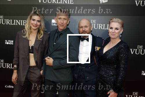 Amsterdam 11 september 2023
Premiere de Vuurlinie in Thuschinski Amsterdam . Marco Kroon kwam met zijn vrouw . Marco met Waldemar Torenstra en Sallie Harmsen