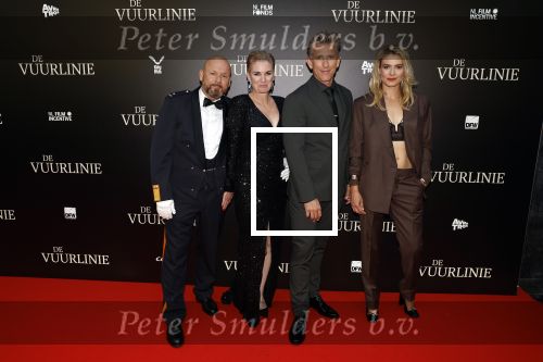 Amsterdam 11 september 2023
Premiere de Vuurlinie in Thuschinski Amsterdam . Marco Kroon kwam met zijn vrouw . Marco met Waldemar Torenstra en Sallie Harmsen