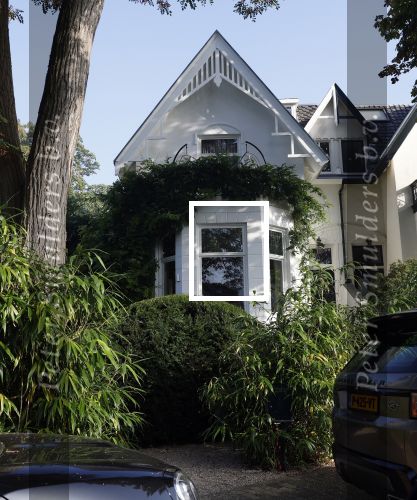 Bussum 9 september 2023
Xander Buisonje kust zijn vrouw Sophie als hij naar een optreden in Breda gaat. Xander heeft een vrouwlijke chauffeur  en vertrekt vanaf huis.