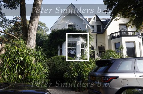 Bussum 9 september 2023
Xander Buisonje kust zijn vrouw Sophie als hij naar een optreden in Breda gaat. Xander heeft een vrouwlijke chauffeur  en vertrekt vanaf huis.