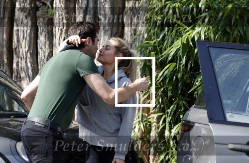 Bussum 9 september 2023
Xander Buisonje kust zijn vrouw Sophie als hij naar een optreden in Breda gaat. Xander heeft een vrouwlijke chauffeur  en vertrekt vanaf huis.