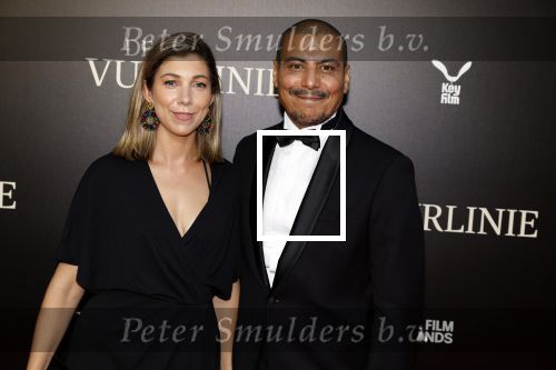 Amsterdam 11 september 2023
Premiere de Vuurlinie in Thuschinski Amsterdam .  Zouhair Mtazi met partner