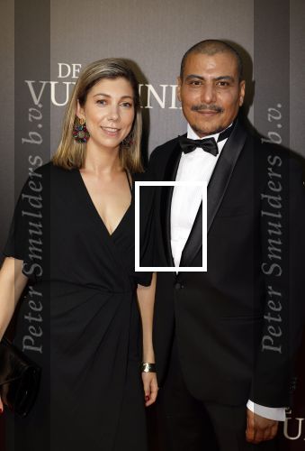 Amsterdam 11 september 2023
Premiere de Vuurlinie in Thuschinski Amsterdam .  Zouhair Mtazi met partner