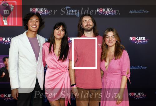 Den Bosch 28 september 2024
Premiere Rokjesdag in de Brabant hallen met in de cast oa Abbey Hoes, Leo Alkemade, Brigitte Heitzer, Lykele Muus, Bertrie Wierenga en Kiefer Zwart.Daarnaast zijn er onder meer rollen weggelegd voor Sinan Eroglu, Peter Bolhuis, Tineke Schouten, Patrick Martens en Maaike Martens. Abbey Hoes met partner Gino Winter
