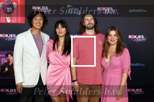 Den Bosch 28 september 2024
Premiere Rokjesdag in de Brabant hallen met in de cast oa Abbey Hoes, Leo Alkemade, Brigitte Heitzer, Lykele Muus, Bertrie Wierenga en Kiefer Zwart.Daarnaast zijn er onder meer rollen weggelegd voor Sinan Eroglu, Peter Bolhuis, Tineke Schouten, Patrick Martens en Maaike Martens. Abbey Hoes met partner Gino Winter