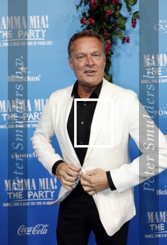 Rotterdam 27 september 2024
Premiere Mamma mia the party in  Schiecentrale. Albert Verlinde met een kennis