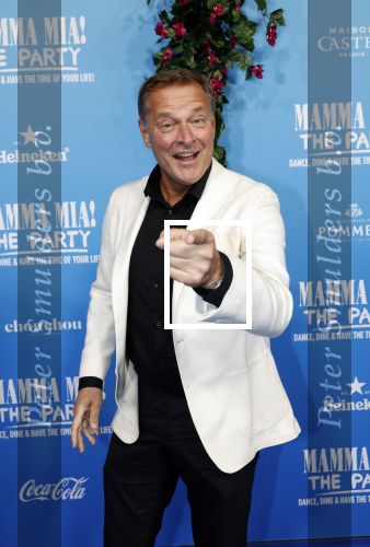 Rotterdam 27 september 2024
Premiere Mamma mia the party in  Schiecentrale. Albert Verlinde met een kennis