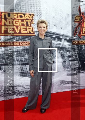 Den Bosch 29 september 2024
Premiere Saturday night fever in de Parade in Den Bosch . Anita Witzier met haar man Michel Nillesen