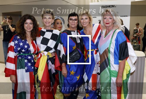Amsterdam 3 september 2024
Opening van de Amsterdam Fashion Week AFW met een catwalk voor de Linda Foundation.
O.A. liepen mee , Worthy de Jong Winonah de Jong Dyantha Brooks Anouk Smulders Fockeline Ouwerkerk Dyanne Beekman Irene v d Laar Carolien Spoor Victoria Koblenko Zineb Fallouk Quinty Trustfull Tanja Jess Susan Visser IOris v Lunenberg Lauren Verster Marlijn Werdenburg Dani Bles Isa Hoes Anita Witzier Merel Westrik Hilmar Mulder Imanuelle Grives Vivian Slingerland (met dochter) en Hadewich Minis. Noa Vahle was aanwezig namens de Linda Foundation.