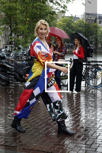 Amsterdam 3 september 2024
Opening van de Amsterdam Fashion Week AFW met een catwalk voor de Linda Foundation.
O.A. liepen mee , Worthy de Jong Winonah de Jong Dyantha Brooks Anouk Smulders Fockeline Ouwerkerk Dyanne Beekman Irene v d Laar Carolien Spoor Victoria Koblenko Zineb Fallouk Quinty Trustfull Tanja Jess Susan Visser IOris v Lunenberg Lauren Verster Marlijn Werdenburg Dani Bles Isa Hoes Anita Witzier Merel Westrik Hilmar Mulder Imanuelle Grives Vivian Slingerland (met dochter) en Hadewich Minis. Noa Vahle was aanwezig namens de Linda Foundation.