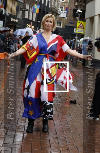 Amsterdam 3 september 2024
Opening van de Amsterdam Fashion Week AFW met een catwalk voor de Linda Foundation.
O.A. liepen mee , Worthy de Jong Winonah de Jong Dyantha Brooks Anouk Smulders Fockeline Ouwerkerk Dyanne Beekman Irene v d Laar Carolien Spoor Victoria Koblenko Zineb Fallouk Quinty Trustfull Tanja Jess Susan Visser IOris v Lunenberg Lauren Verster Marlijn Werdenburg Dani Bles Isa Hoes Anita Witzier Merel Westrik Hilmar Mulder Imanuelle Grives Vivian Slingerland (met dochter) en Hadewich Minis. Noa Vahle was aanwezig namens de Linda Foundation.