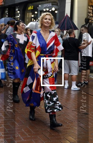 Amsterdam 3 september 2024
Opening van de Amsterdam Fashion Week AFW met een catwalk voor de Linda Foundation.
O.A. liepen mee , Worthy de Jong Winonah de Jong Dyantha Brooks Anouk Smulders Fockeline Ouwerkerk Dyanne Beekman Irene v d Laar Carolien Spoor Victoria Koblenko Zineb Fallouk Quinty Trustfull Tanja Jess Susan Visser IOris v Lunenberg Lauren Verster Marlijn Werdenburg Dani Bles Isa Hoes Anita Witzier Merel Westrik Hilmar Mulder Imanuelle Grives Vivian Slingerland (met dochter) en Hadewich Minis. Noa Vahle was aanwezig namens de Linda Foundation.