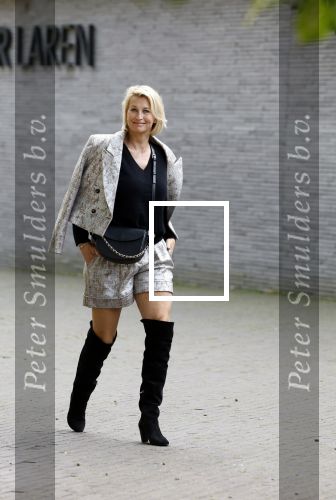 Laren 5 september 2024
Presentatie nieuwe Talkies met op de cover Leontine Ruiters  en Lonneke Nooteboom bij de Singer in Laren . Anouk Smulders