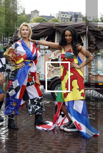 Amsterdam 3 september 2024
Opening van de Amsterdam Fashion Week AFW met een catwalk voor de Linda Foundation.
O.A. liepen mee , Worthy de Jong Winonah de Jong Dyantha Brooks Anouk Smulders Fockeline Ouwerkerk Dyanne Beekman Irene v d Laar Carolien Spoor Victoria Koblenko Zineb Fallouk Quinty Trustfull Tanja Jess Susan Visser IOris v Lunenberg Lauren Verster Marlijn Werdenburg Dani Bles Isa Hoes Anita Witzier Merel Westrik Hilmar Mulder Imanuelle Grives Vivian Slingerland (met dochter) en Hadewich Minis. Noa Vahle was aanwezig namens de Linda Foundation.