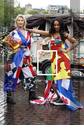 Amsterdam 3 september 2024
Opening van de Amsterdam Fashion Week AFW met een catwalk voor de Linda Foundation.
O.A. liepen mee , Worthy de Jong Winonah de Jong Dyantha Brooks Anouk Smulders Fockeline Ouwerkerk Dyanne Beekman Irene v d Laar Carolien Spoor Victoria Koblenko Zineb Fallouk Quinty Trustfull Tanja Jess Susan Visser IOris v Lunenberg Lauren Verster Marlijn Werdenburg Dani Bles Isa Hoes Anita Witzier Merel Westrik Hilmar Mulder Imanuelle Grives Vivian Slingerland (met dochter) en Hadewich Minis. Noa Vahle was aanwezig namens de Linda Foundation.