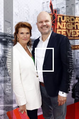 Den Bosch 29 september 2024
Premiere Saturday night fever in de Parade in Den Bosch . Anouk v Nes met partner