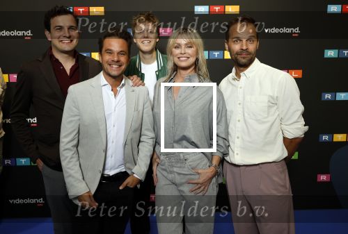 Schiphol 31 september 2024
Winterpresentatie RTL / Videoland in een tent achter Hotel v d Valk bij Schiphol . Aran Bade, Lex Uiting, Bridget Maasland, Rob Goossens en Daan Nieber (v.l.n.r. )