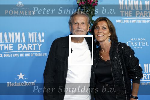 Rotterdam 27 september 2024
Premiere Mamma mia the party in  Schiecentrale.  Ouders Bas Smit