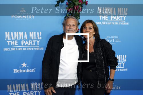 Rotterdam 27 september 2024
Premiere Mamma mia the party in  Schiecentrale.  Ouders Bas Smit