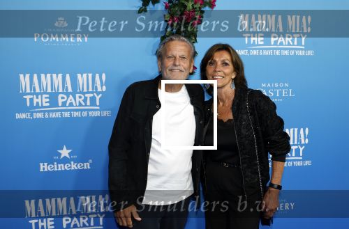 Rotterdam 27 september 2024
Premiere Mamma mia the party in  Schiecentrale.  Ouders Bas Smit
