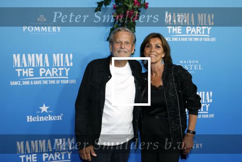 Rotterdam 27 september 2024
Premiere Mamma mia the party in  Schiecentrale.  Ouders Bas Smit
