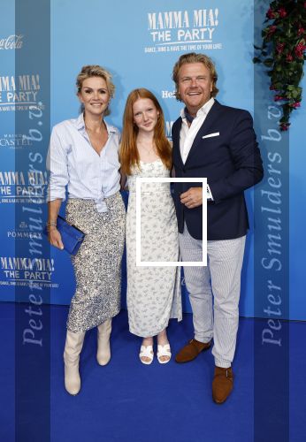 Rotterdam 27 september 2024
Premiere Mamma mia the party in  Schiecentrale. Bastiaan ragas en Tooske Ragas met hun dochter