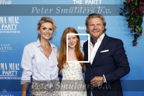Rotterdam 27 september 2024
Premiere Mamma mia the party in  Schiecentrale. Bastiaan ragas en Tooske Ragas met hun dochter