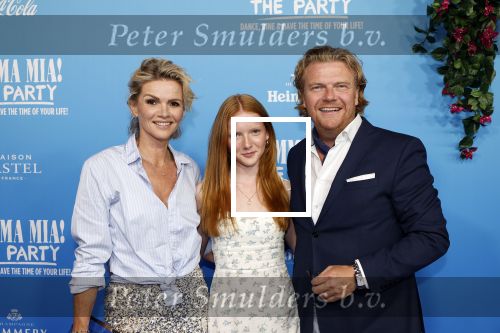 Rotterdam 27 september 2024
Premiere Mamma mia the party in  Schiecentrale. Bastiaan ragas en Tooske Ragas met hun dochter
