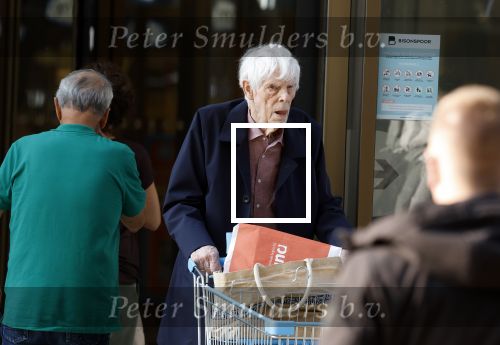 Maarssen 19 september 2024
Berend Boudewijn rijdt op zijn 88e nog auto en doet zelfstandig zijn boodschappen in het winkelcentrum van Maarssen.