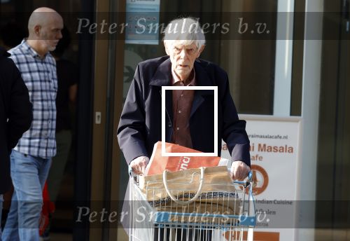Maarssen 19 september 2024
Berend Boudewijn rijdt op zijn 88e nog auto en doet zelfstandig zijn boodschappen in het winkelcentrum van Maarssen.