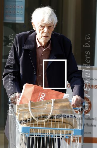 Maarssen 19 september 2024
Berend Boudewijn rijdt op zijn 88e nog auto en doet zelfstandig zijn boodschappen in het winkelcentrum van Maarssen.