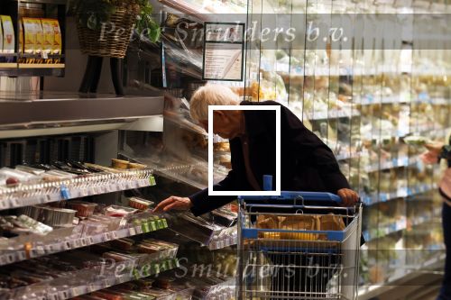 Maarssen 19 september 2024
Berend Boudewijn rijdt op zijn 88e nog auto en doet zelfstandig zijn boodschappen in het winkelcentrum van Maarssen.