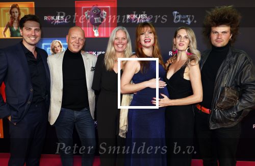 Den Bosch 28 september 2024
Premiere Rokjesdag in de Brabant hallen met in de cast oa Abbey Hoes, Leo Alkemade, Brigitte Heitzer, Lykele Muus, Bertrie Wierenga en Kiefer Zwart.Daarnaast zijn er onder meer rollen weggelegd voor Sinan Eroglu, Peter Bolhuis, Tineke Schouten, Patrick Martens en Maaike Martens. Bertrie Wieringa met familie en partner Dorian Bindels