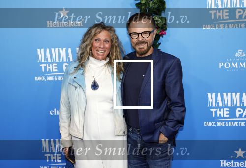 Rotterdam 27 september 2024
Premiere Mamma mia the party in sw Schiecentrale. Bjorn Ulvaeus  met grote fan Claudia