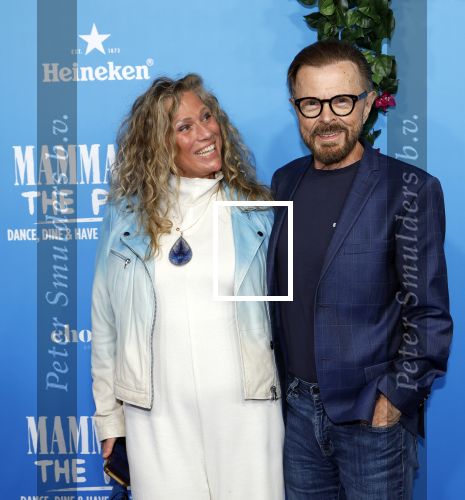 Rotterdam 27 september 2024
Premiere Mamma mia the party in sw Schiecentrale. Bjorn Ulvaeus  met grote fan Claudia