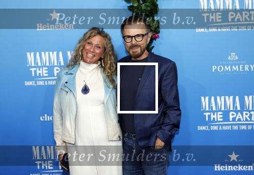 Rotterdam 27 september 2024
Premiere Mamma mia the party in sw Schiecentrale. Bjorn Ulvaeus  met grote fan Claudia