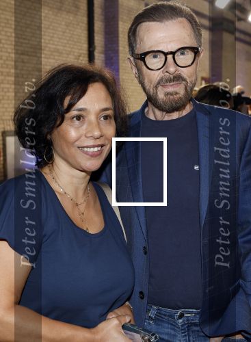 Rotterdam 27 september 2024
Premiere Mamma mia the party in  Schiecentrale. Bjorn Ulvaeus met een vriendin van Karin Riethoven