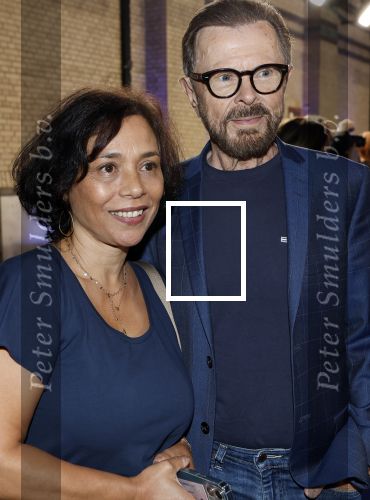 Rotterdam 27 september 2024
Premiere Mamma mia the party in  Schiecentrale. Bjorn Ulvaeus met een vriendin van Karin Riethoven