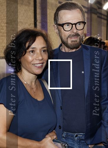 Rotterdam 27 september 2024
Premiere Mamma mia the party in  Schiecentrale. Bjorn Ulvaeus met een vriendin van Karin Riethoven