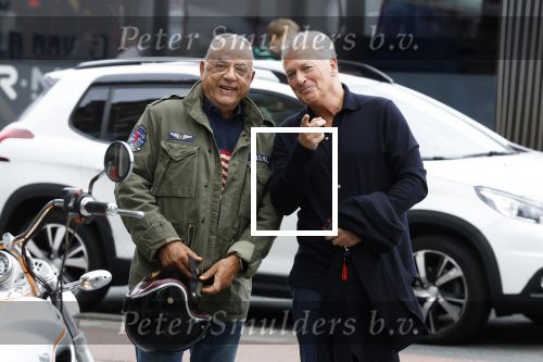 Amsterdam 16 september 2024
Oscar Hammerstein en Bram Moszkowicz na een lunch in Amsterdam zuid . Oscar is op zijn BMW Motor
