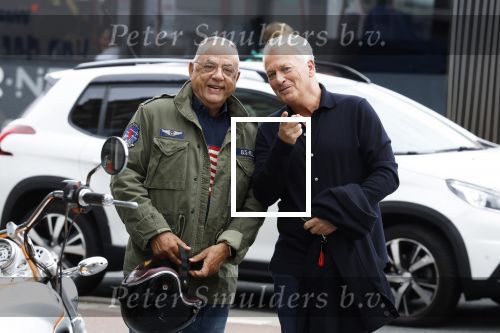 Amsterdam 16 september 2024
Oscar Hammerstein en Bram Moszkowicz na een lunch in Amsterdam zuid . Oscar is op zijn BMW Motor