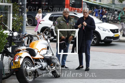 Amsterdam 16 september 2024
Oscar Hammerstein en Bram Moszkowicz na een lunch in Amsterdam zuid . Oscar is op zijn BMW Motor