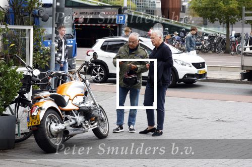 Amsterdam 16 september 2024
Oscar Hammerstein en Bram Moszkowicz na een lunch in Amsterdam zuid . Oscar is op zijn BMW Motor